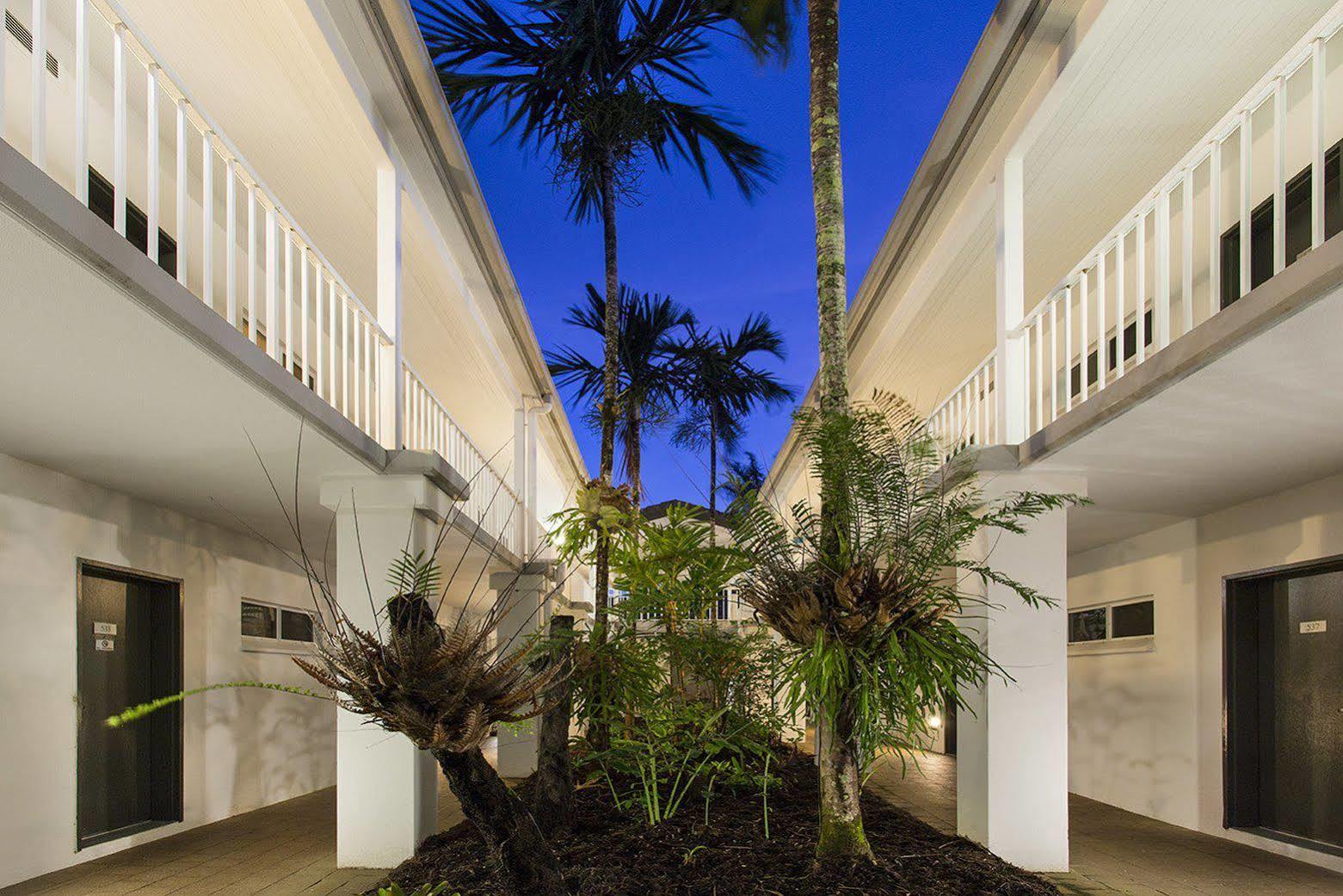 Hotel Grand Chancellor Palm Cove Exteriör bild